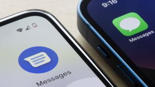 După ce Google forțează adoptarea standardului RCS de către Apple, se alătură inițiativei și Samsung, cu un promo amuzant în stil Romeo și Julieta (Video)