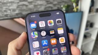 iPhone-urile comercializate în magazinele Apple Store vor fi actualizate de angajați la cea mai nouă versiune software și asta fără a fi deschisă cutia