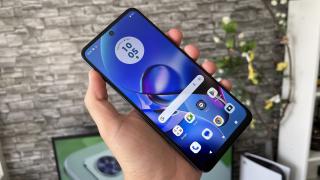 Motorola Moto G54 5G Power Edition: Display modest, dar OK la interior