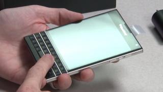 BlackBerry Passport primește primul clip de unboxing (Video)
