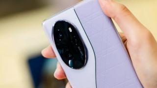 Honor 100 Pro apare în fotografii hands-on, designul său elegant fiind oficial confirmat