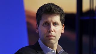 Șeful OpenAI, Sam Altman, a fost înlăturat de către consiliul companiei; Ce a dus la demiterea omului care reprezintă ChatGPT?