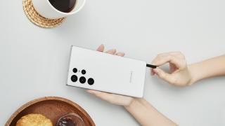 Samsung Galaxy S22 primește update-ul la Android 14 chiar acum, inclusiv în Europa (+ link descărcare firmware)