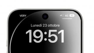 Apple testează un iPhone 16 Pro cu un orificiu singular decupat în ecran, pentru cameră, senzori