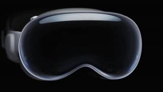 Apple vrea să vândă 400.000 de bucăţi ale headset-ului Vision Pro la lansare