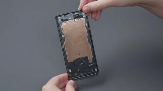 OnePlus 12 este disecat în fața camerei și surprinde printr-o zonă de răcire cu vapor chamber generoasă