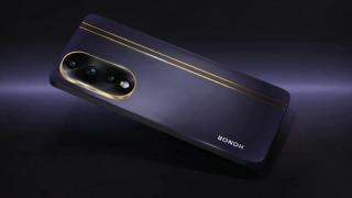 Prima imagine cu Honor 90 GT este aici și scoate la iveală un design minimalist, cu muchii plate și elemente aurii