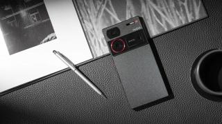 Nubia Z60 Ultra se lasă admirat în întregime, cu ecran edge to edge și modul foto impresionant în spate