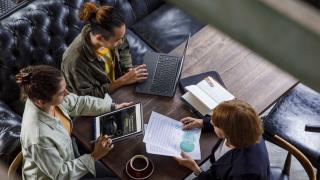 Revigorarea segmentului de business cu AI: Lenovo lansează noile ThinkPad și IdeaPad; Procesor Intel Core Ultra și inovații de top