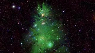 NASA observă o formă uimitoare în cosmos; Brad de Crăciun la 2500 de ani-lumină