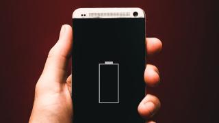 Android va indica în curând când trebuie să înlocuieşti bateria telefonului tău; Android 15 are Battery Health