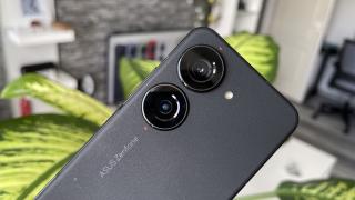 Android 14 ajunge de astăzi și pe smartphone-ul compact ASUS Zenfone 10