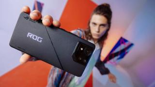 ASUS ROG Phone 8 a sosit! Telefon elegant de gaming, cu Snapdragon 8 Gen 3, IP68, cameră telephoto 3X