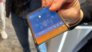 CES 2024: Samsung prezintă noi concepte de telefoane pliabile, balamaua cu rotire la 360 de grade
