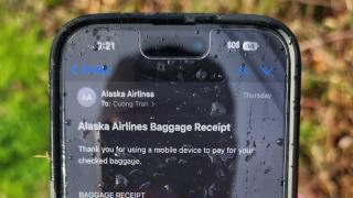 Un iPhone a căzut din avion şi a supravieţuit; O poveste marca Alaska Airlines/Boeing 737 Max