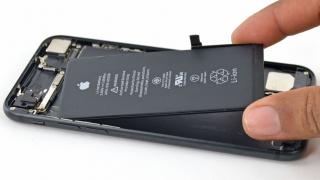 Au început să vină banii de la Apple! Firma din Cupertino plăteşte daune utilizatorilor pentru procesul BatteryGate