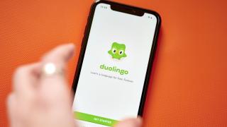 Duolingo anunță reduceri de personal, compania plănuind să utilizeze intensiv AI pentru îmbunătățirea sistemului de învățare