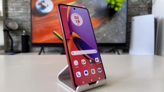 Motorola Moto G84 5G: OS, UI, aplicaţii stock + Moto cu productivitatea Ready For