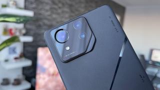 ASUS ROG Phone 8 Pro: Camera primește upgrade-uri dar își depășește condiția de setup de telefon de gaming?
