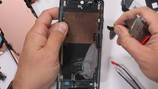 Cineva a desfăcut un OnePlus 12; Cât de mare e sistemul de răcire de fapt? (Video)