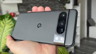 Pixel 8 Pro poate acum să determine temperatura corporală; Google aduce căutarea AI pe terminalele sale odată cu cel mai nou update