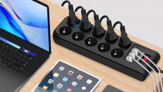 E LUNI e AMAZON: Prelungitorul accesibil DARBONY e aici, cu 10 intrări și 4 porturi USB pentru încărcarea tuturor device-urilor tale
