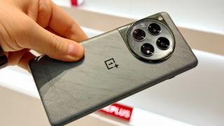 OnePlus 12R Unboxing şi impresii: putem coborî şi sub 3000 lei cu un potenţial hit (Video)