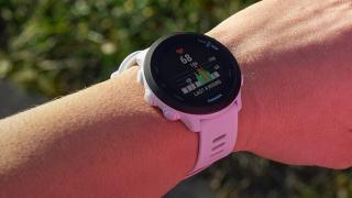 Garmin pregătește smartwatch-ul Forerunner 165; Ar primi display AMOLED și senzor elevate V4 pentru monitorizare precisă