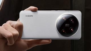 Xiaomi 14 Ultra e acum oficial! Cameraphone-ul primește senzori foto actualizați, ramă din titaniu, ecran plat, baterie mai mare