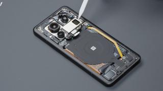 Xiaomi 14 Ultra este disecat în fața camerei și pare ca aduce schimbări minore în interior față de predecesor