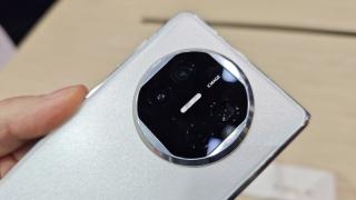 MWC 2024: HUAWEI Mate X5 Hands-on: Pliabil tip carte confortabil și elegant, cu un CPU misterios sub capotă și senzor periscopic în spate