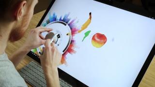 Apple ar dezvolta un iMac cu display tactil, cu stand special ce permite înclinarea sa în mai multe poziții