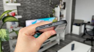 Nothing Phone (2a): O baterie surprinzătoare la playback video și utilizare continuă, mai mulți mAh decât Phone (2)