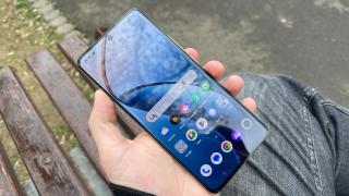 realme 12 Pro+: Muchiile curbate ale ecranului rămân la posturi, boost de luminozitate față de predecesor