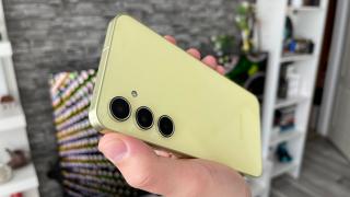 Samsung Galaxy A55: O cameră foto triplă familiară, acum cu aportul funcțiilor AI