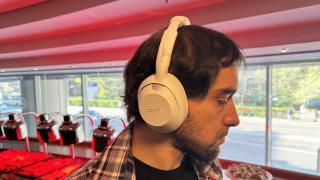 Cu urechile pe Sony Ult Wear, căştile Sony de 1000 de lei care se bat cu cele de 1500 (Video)