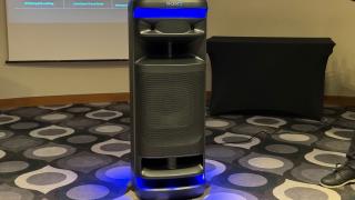 Sony Ult Tower 10 Hands On: Mega boxa de club, petreceri pe spaţiu mare, cu preţ de 6000 lei, funcţii karaoke