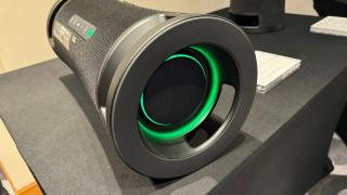 Sony Ult Field 7 hands on: boxa cât un butoiaş de bere e gata de party la grătar, cu MULT BAS (Video)