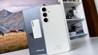 Samsung Galaxy S24: Design mignon, încape în orice mână