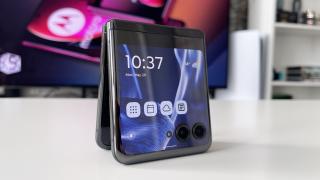 Un nou pliabil Motorola RAZR apare la orizont; Primește certificări, o primă randare ajunge pe web