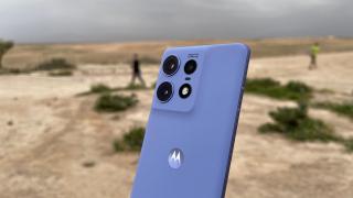 Motorola Edge 50 Pro: Camera de luat în vacanță la vară, cu zoom, culori Pantone, bokeh de calitate și macro pentru creativi 