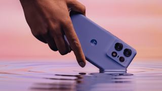 Motorola edge 50 Pro debutează global, cu procesor diferit de predecesor, cameră și ecran Pantone