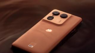 Motorola Edge 50 Ultra este oficial: spate din lemn REAL, Snapdragon 8s Gen 3, cameră periscop