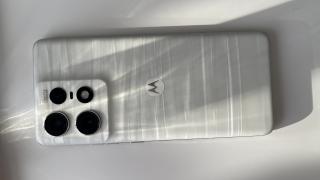 Motorola Edge 50 Pro: Axat pe un preț mai accesibil, acum (doar) cu procesor Snapdragon 7 Gen3