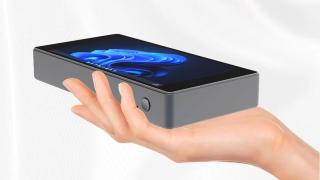 Acest mini PC cu ecran tactil integrat se poate cumpăra astăzi pentru sub 1000 de lei de pe GeekBuying