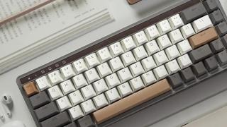 Tastatura mecanică Xiaomi x MIIIW ART Series K19 primește o reducere atractivă pe GeekBuying, în varianta "Cofee Bean"