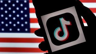 TikTok, între ciocanul guvernului SUA și nicovala ByteDance; Deja interzisă în instituții, acum riscă să dispară total din peisajul american