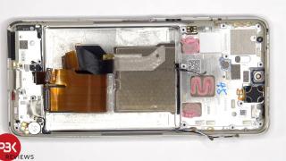 Motorola Edge 50 Pro e disecat în fața camerei; Obține un scor de reparabilitate scăzut