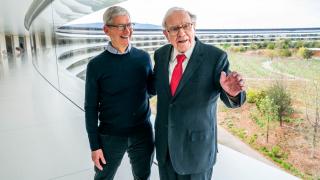 Buffett la Woodstock-ul capitaliștilor: Apple va continua să fie investiția noastră numărul unu