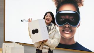 Vision Pro se lansează global; Apple pregătește introducerea headsetului în unele piețe din Europa și Asia